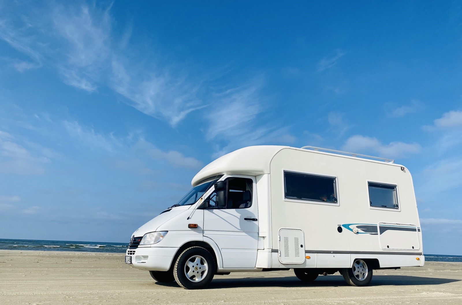 Autocamper på stranden nær Rødgaard Camping